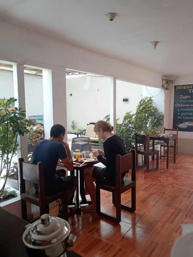 Dining 3, Willy's House, Pisco