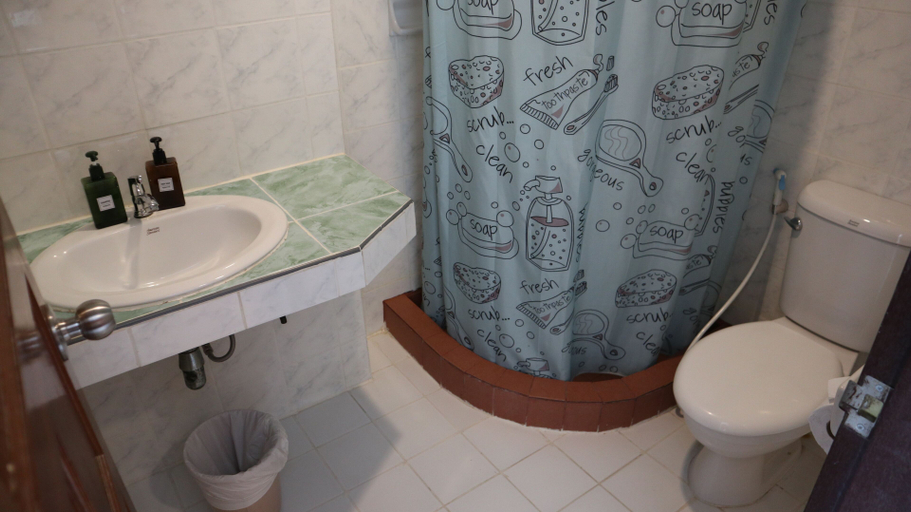 Bathroom 2, Patong Triple P , Pulau Phuket