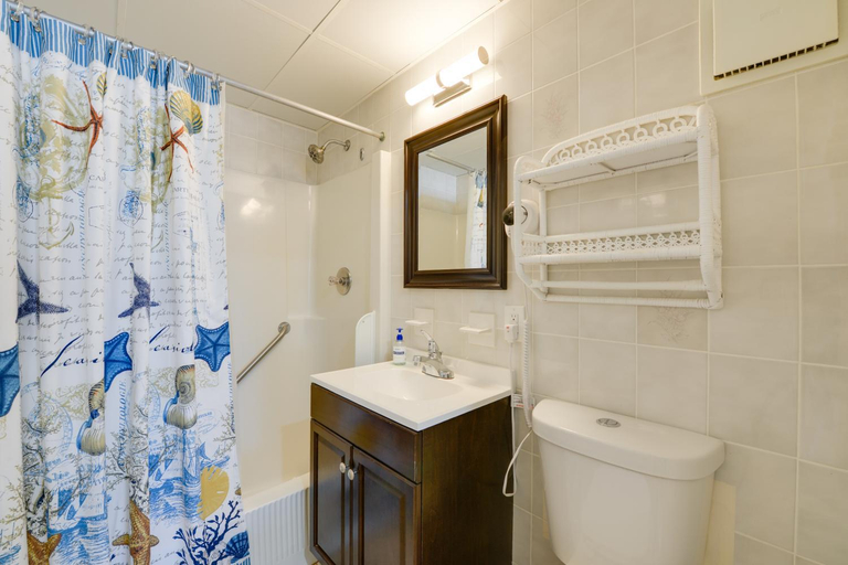 Bathroom, Updated Oceanside Condo - 5 Miles to Cape May!, Cape May