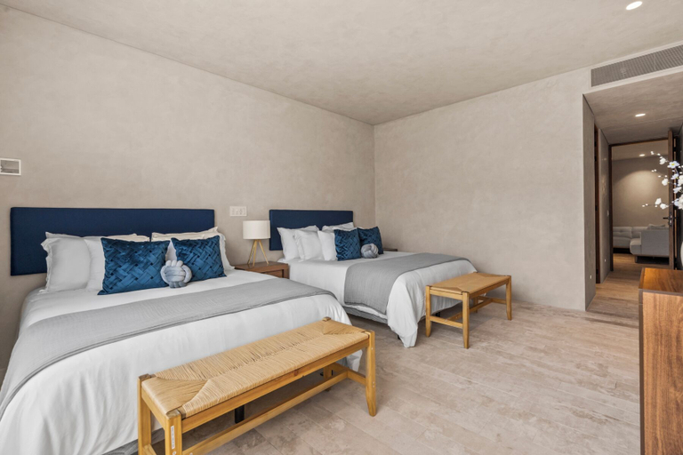 Room 5, Oceanfront Apartments with Great Views, Compostela
