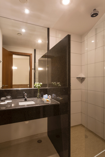 Bathroom 4, Sleep Inn Vitória Praia do Canto, Vitoria