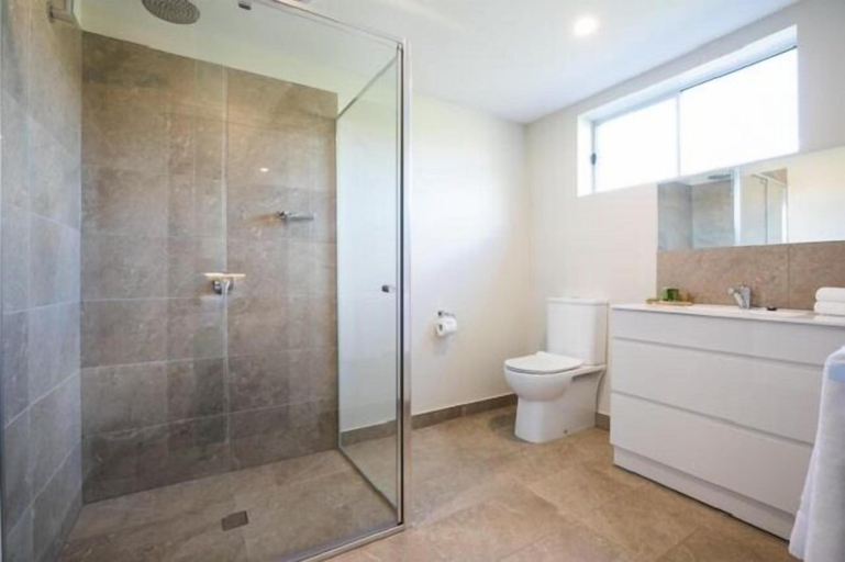 Bathroom 3, Heathcote Inn, Gr. Bendigo - Pt B