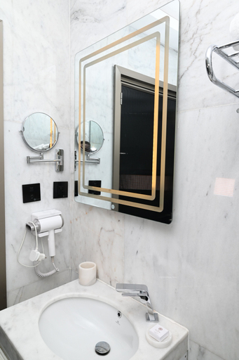 Bathroom, The Delborough Lagos, Eti-Osa