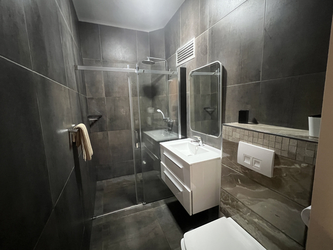 Bathroom 4, Empire 1 Celinastraat Paramaribo, Centrum