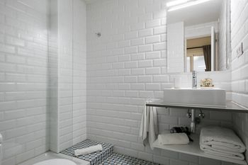 Bathroom 4, Apartamentos Laforja, Barcelona