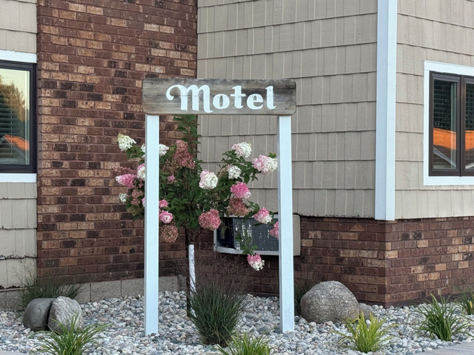 Exterior detail, Mushroom Cap Motel, Wexford