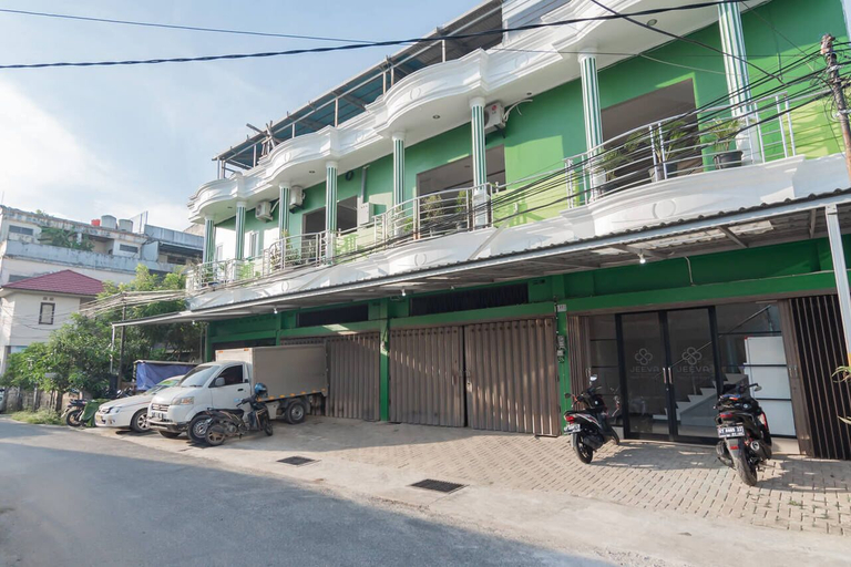Exterior & Views, RedDoorz Plus near Siloam Hospital Balikpapan, Balikpapan