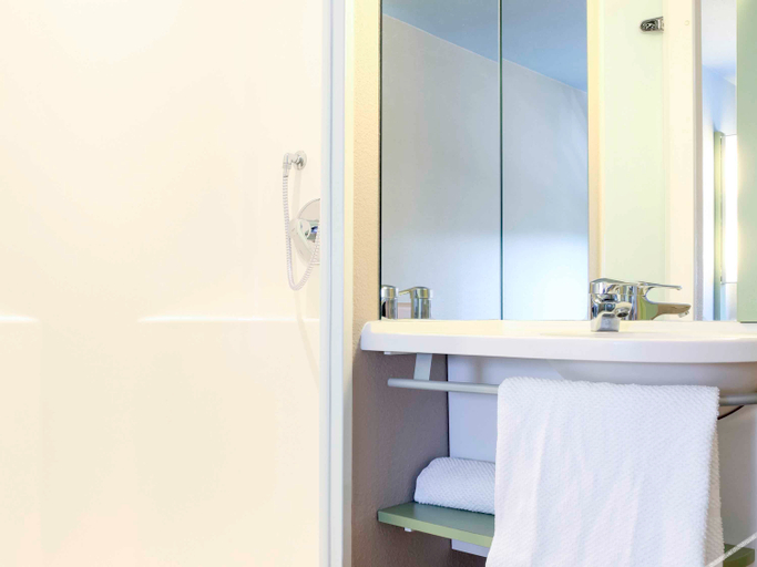 Bathroom, ibis budget Nancy Centre, Meurthe-et-Moselle