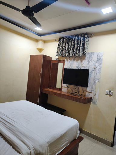 Room 3, Hotel Green Land, Ahmadabad