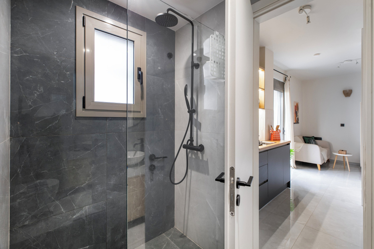 Bathroom 2, Oraya Chic Studio with Balcony in Athens, Attica