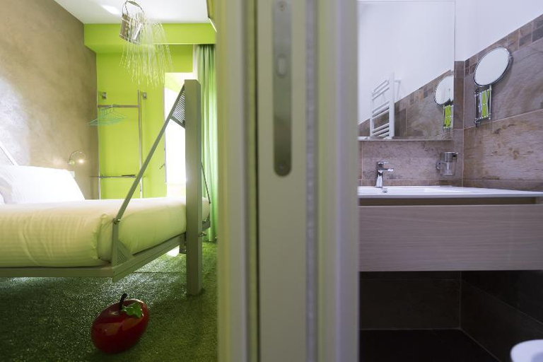 Bathroom, iRooms Central Station, Rome