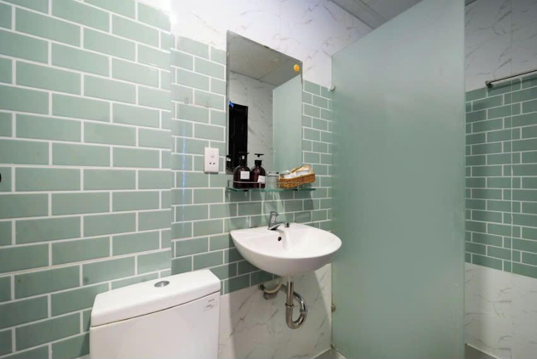 Bathroom 3, L 'Aura - Bui Vien Walking Street, District 1