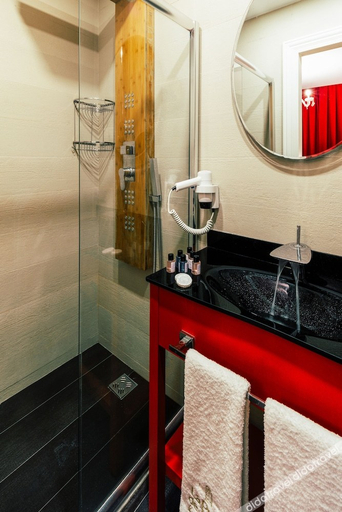 Bathroom 3, La Porte de Taksim, Beyoğlu