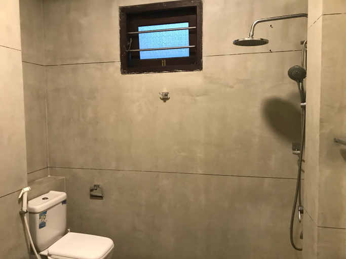 Bathroom 2, Cinnamon Lagoon Villas, Akmeemana