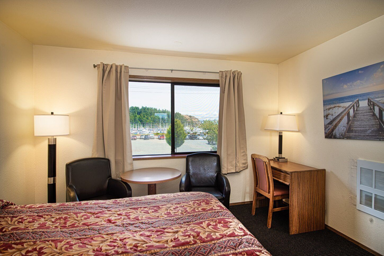 Bedroom 1, Cap Sante Inn, Skagit