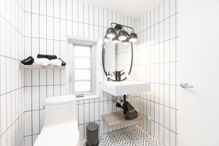 Bathroom 3, Kasa Collins Park Miami Beach Convention Center, Miami-Dade