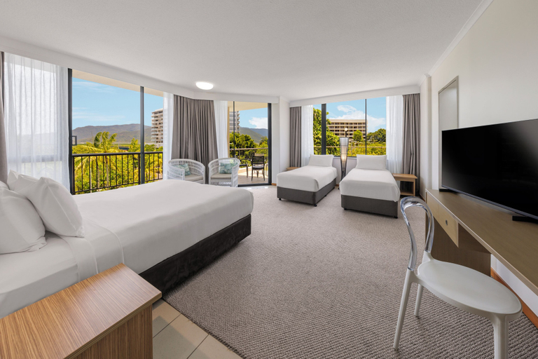Bedroom 3, Pacific Hotel Cairns, Cairns