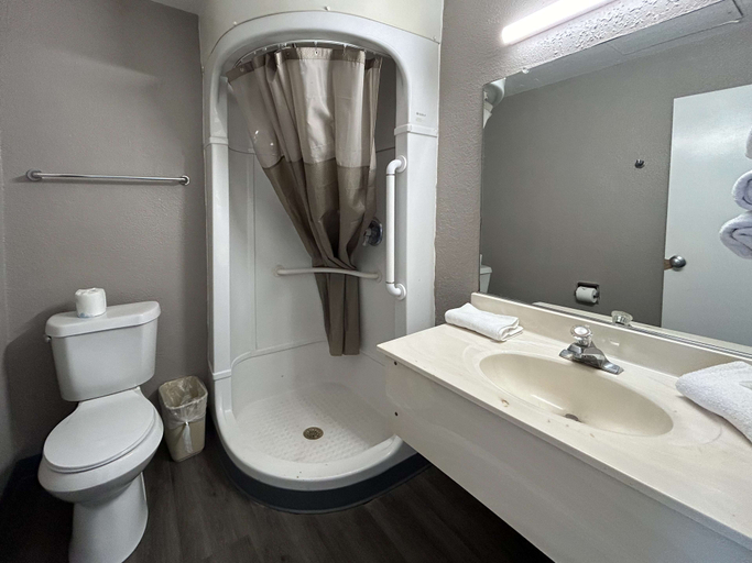 Bathroom, Studio 6 Lubbock, Tx, Lubbock