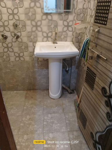 Bathroom 5, Radha Rani homestay, Mathura