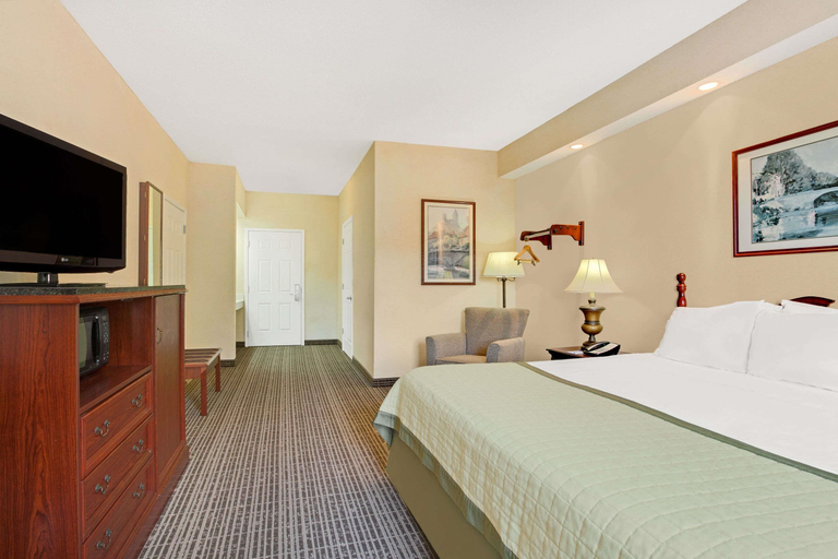 Bedroom 3, Baymont by Wyndham Pearl, Rankin