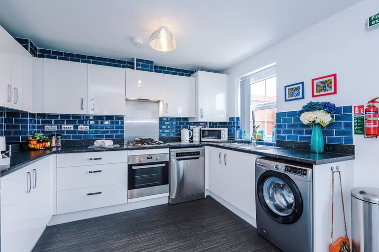 Room 4, Ideal for Business Long-term Guests Free Parking, Cheshire East