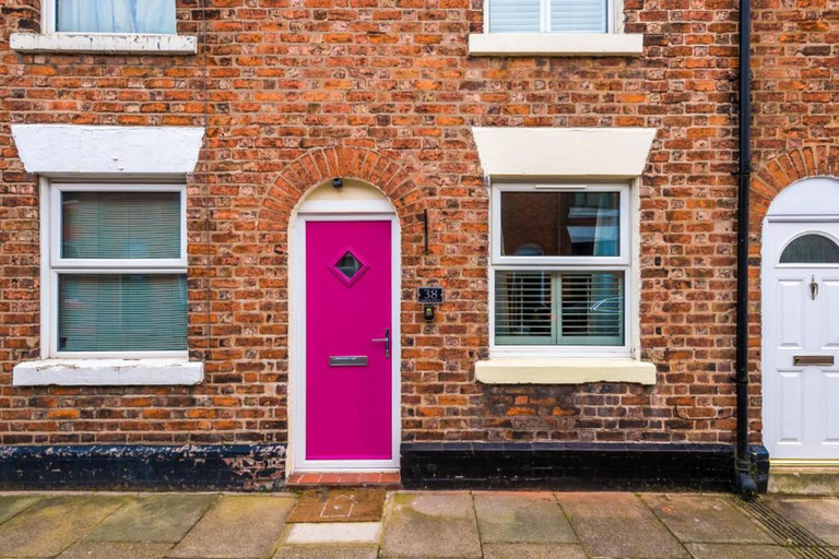 Room 5, NEW Stylish Home City Centre Location Sleeps 6, Cheshire West and Chester