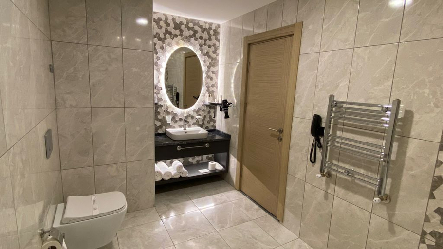 Others 5, Yason Blue Hotel, Perşembe