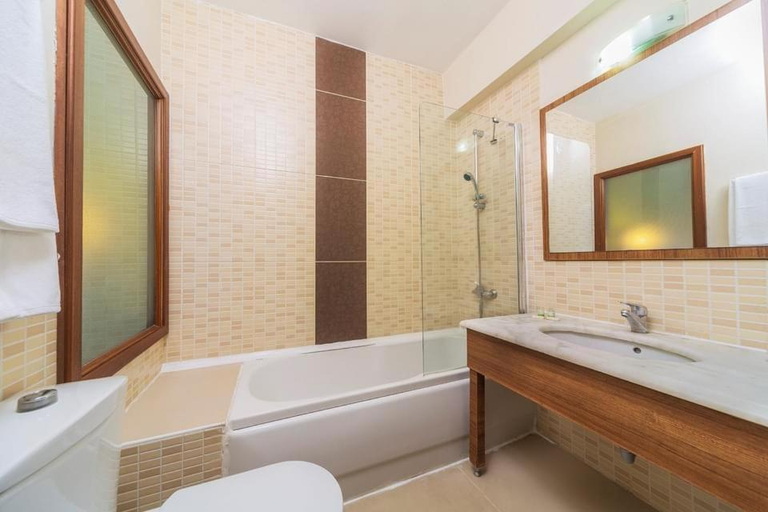Bathroom 4, Sunbay Park Hotel, Marmaris