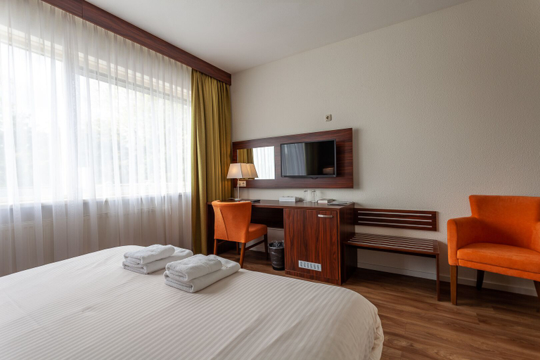 Bedroom 3, Atlas Hotel Holiday, Spijkenisse