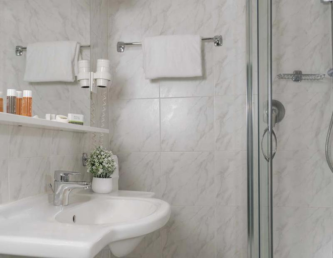 Bathroom 5, Grand Hotel Terme Chianciano, Siena