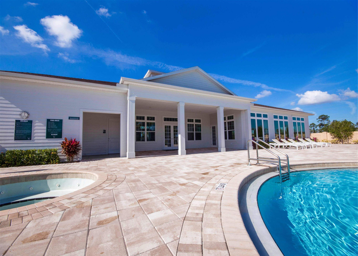 Outdoor pool 4, Family 4BR Stay Near Orlando Parks, Osceola
