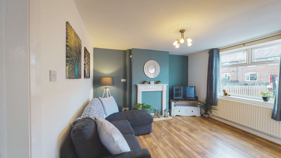 Room 5, Spacious Home Ideal For Families Free Parking, Cheshire West and Chester