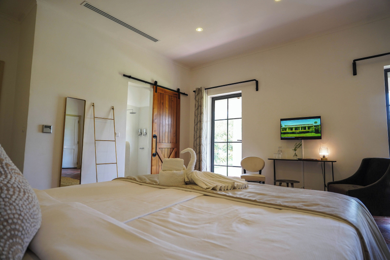 Bedroom 3, Kili Seasons Hotel, Meru