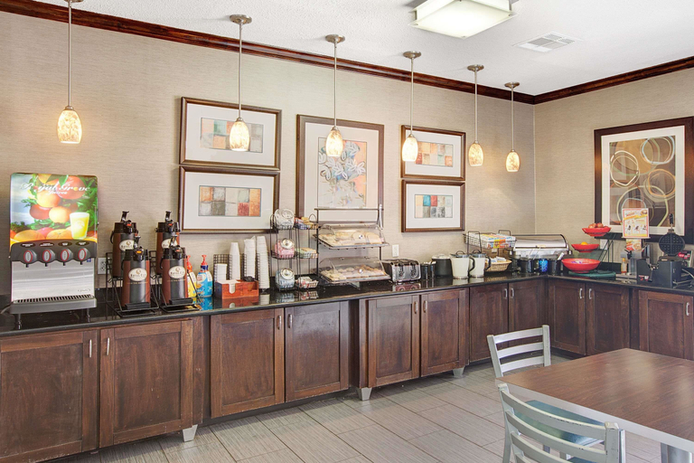 Food & Drinks 5, Ramada by Wyndham Houston Intercontinental Airpt S, Houston