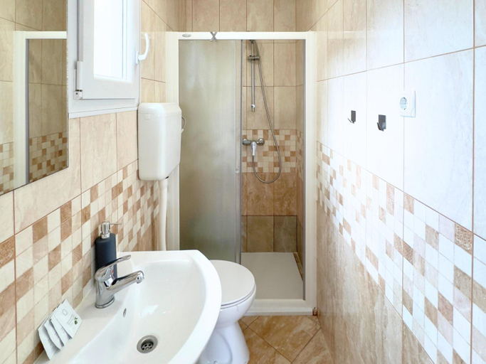 Bathroom 2, Garden apartments, Krk