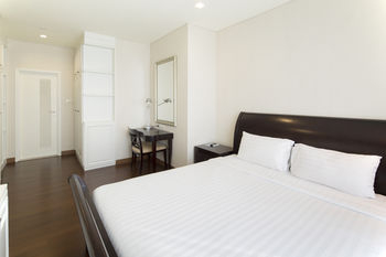 Others 3, IVY THONGLOR 55, Wattana