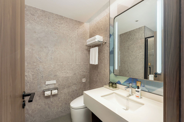 Bathroom 5, Holiday Inn Express TAIZHOU JIAOJIANG by IHG, Taizhou