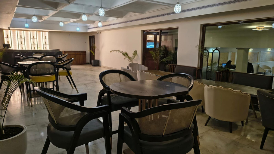 Dining 4, Hotel Windsmur, Solan