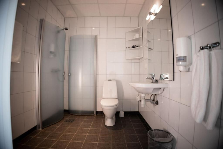 Bathroom 3, Askvoll Fjordhotell, Askvoll