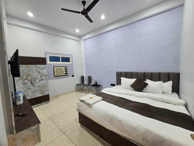 Room 3, Hotel PLC Grand, Varanasi