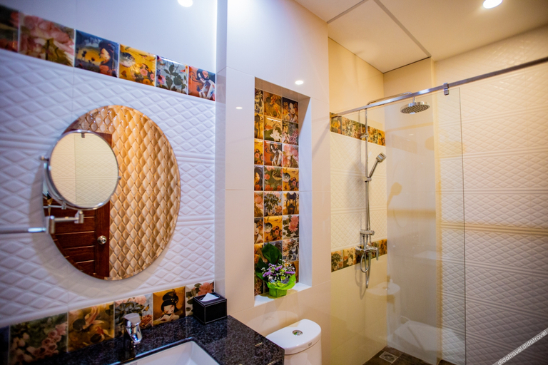 Bathroom 3, Chunlee Grand Hotel, Muang Nakhon Ratchasima