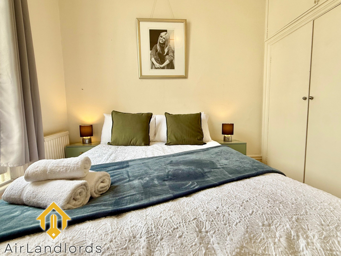 Bedroom 3, Exclusive 2 Bedroom Flat near Kensington Olympia, London