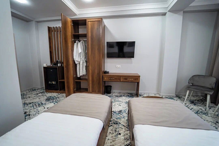 Others 3, Hamilton, Tashkent City