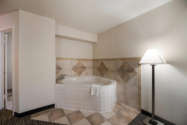 Bathroom 3, Quality Inn & Suites Lufkin, Angelina
