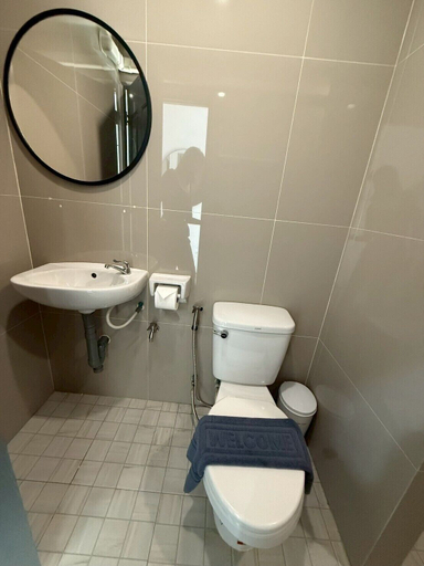 Bathroom 5, I Am Daily Mansion, Pluak Daeng