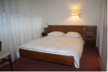 Others 2, Hotel de la Poste, Martigny