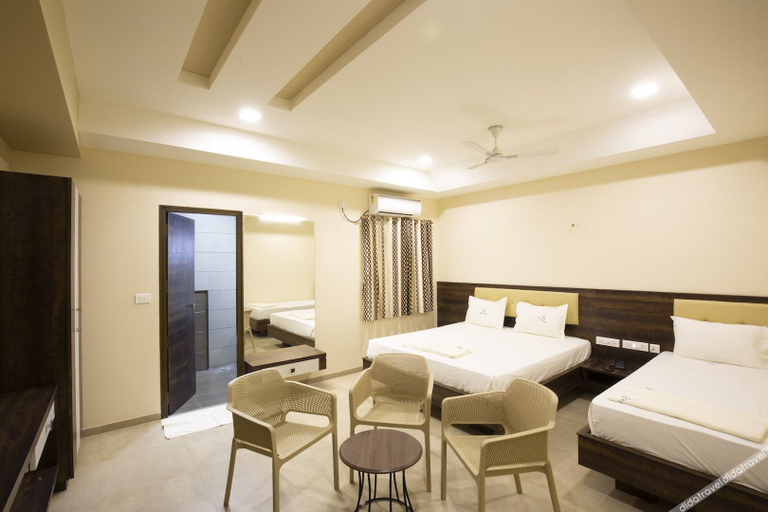Bedroom 3, Ponnis Hotel, Dindigul