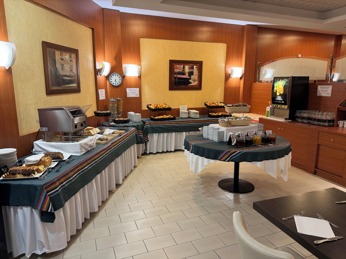 Food & Drinks 4, Brit Hotel du Lac, Landes