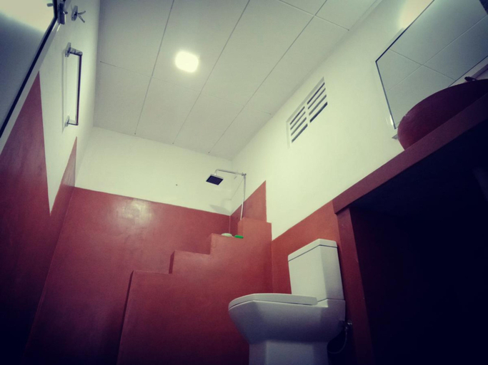 Bathroom 4, Happy Beach, Habaraduwa