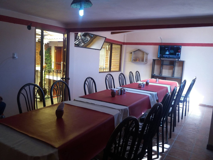 Dining, hostel mitayos land, Tomás Frías